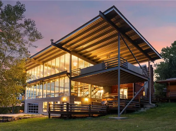 8909 E 31st St, Kansas City, MO 64129