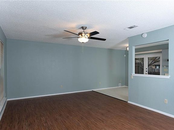 5th image of 1015 E Yager Ln Unit 33