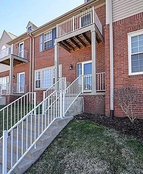 2076 Cloverly Ln — Photo 2