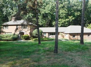 14 Landsdowne Ln, Rochester, NY 14618