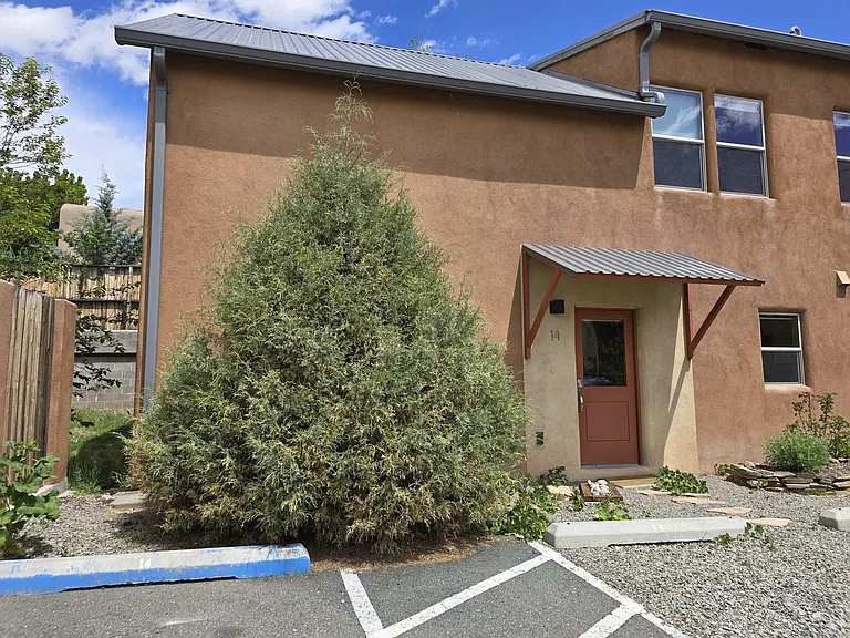 2180 W Alameda St #14 — Photo 19