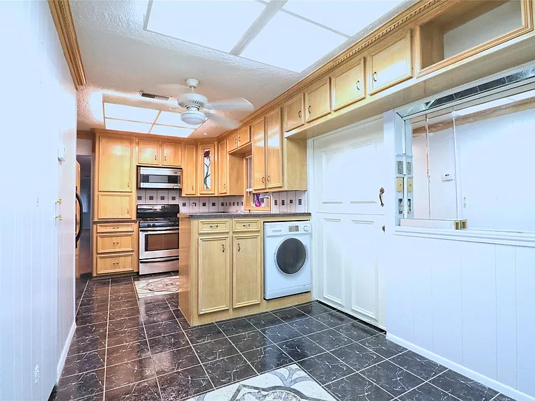 3210 Cloverdale St — Photo 13