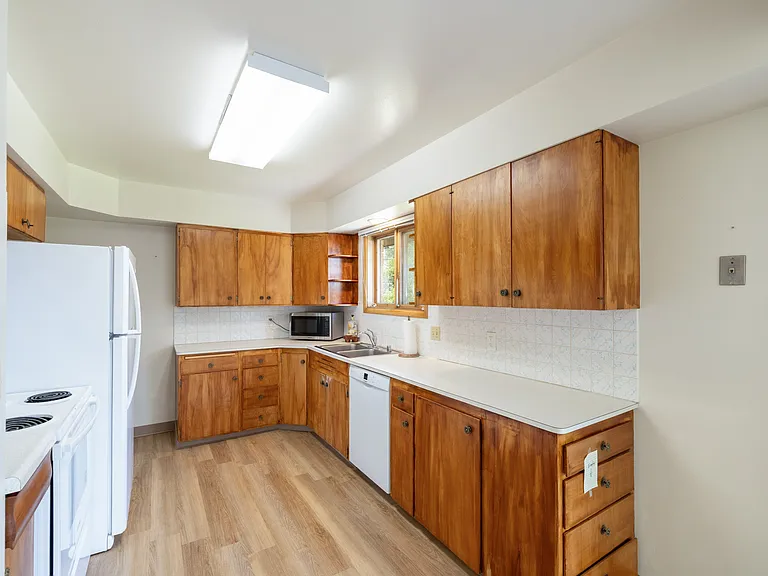 4510 N Windsor Dr — Photo 8