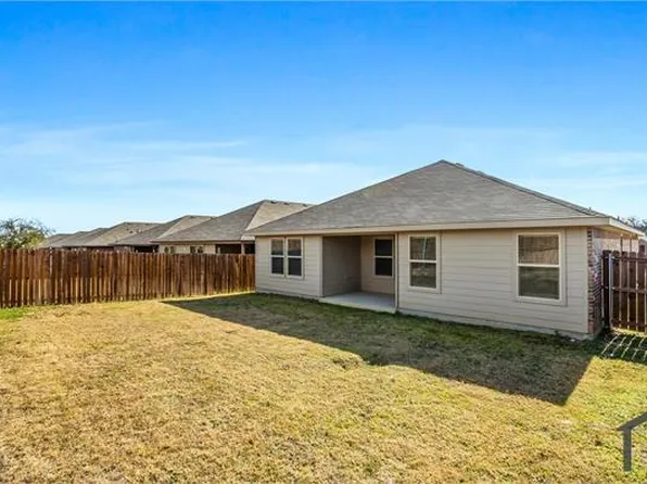 424 Amory St, Azle, TX 76020