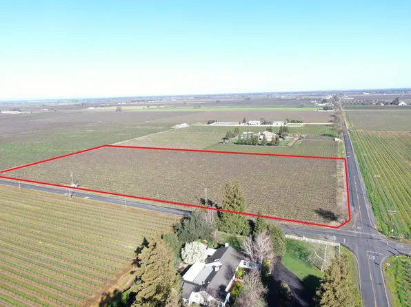 3155 W Woodbridge Rd, Lodi, CA 95242