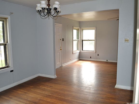 4th image of 2702 W Craig Place