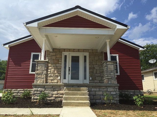 1st image of 1127 Charlevoix Ave