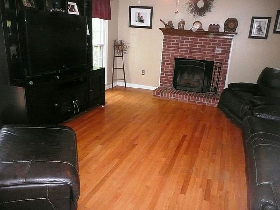 2nd image of 3015 Silver Birch Dr