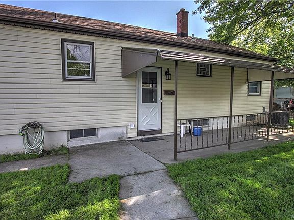 3rd image of 3126 Walden Ave