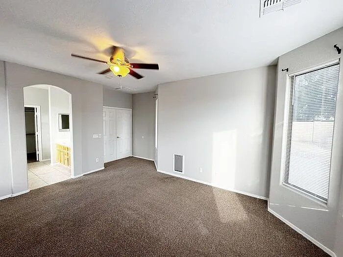 2421 W Ellis St — Photo 39