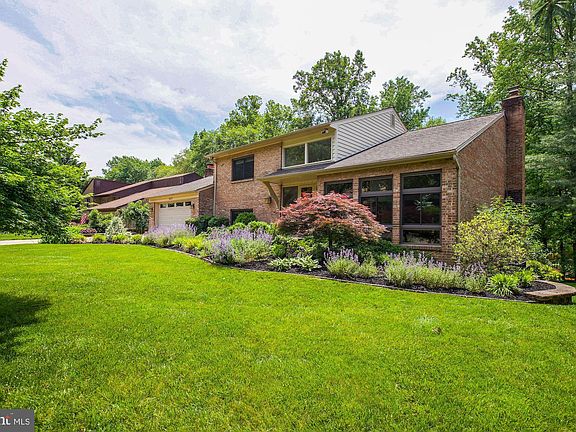 2nd image of 3815 Fort Hill Dr