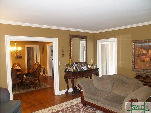 5th image of 510 E 51st St