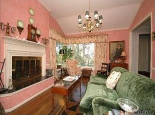 28 Milford Dr, Locust Valley, NY 11560