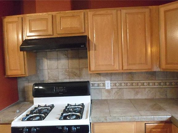 4th image of 2501 S 39th St