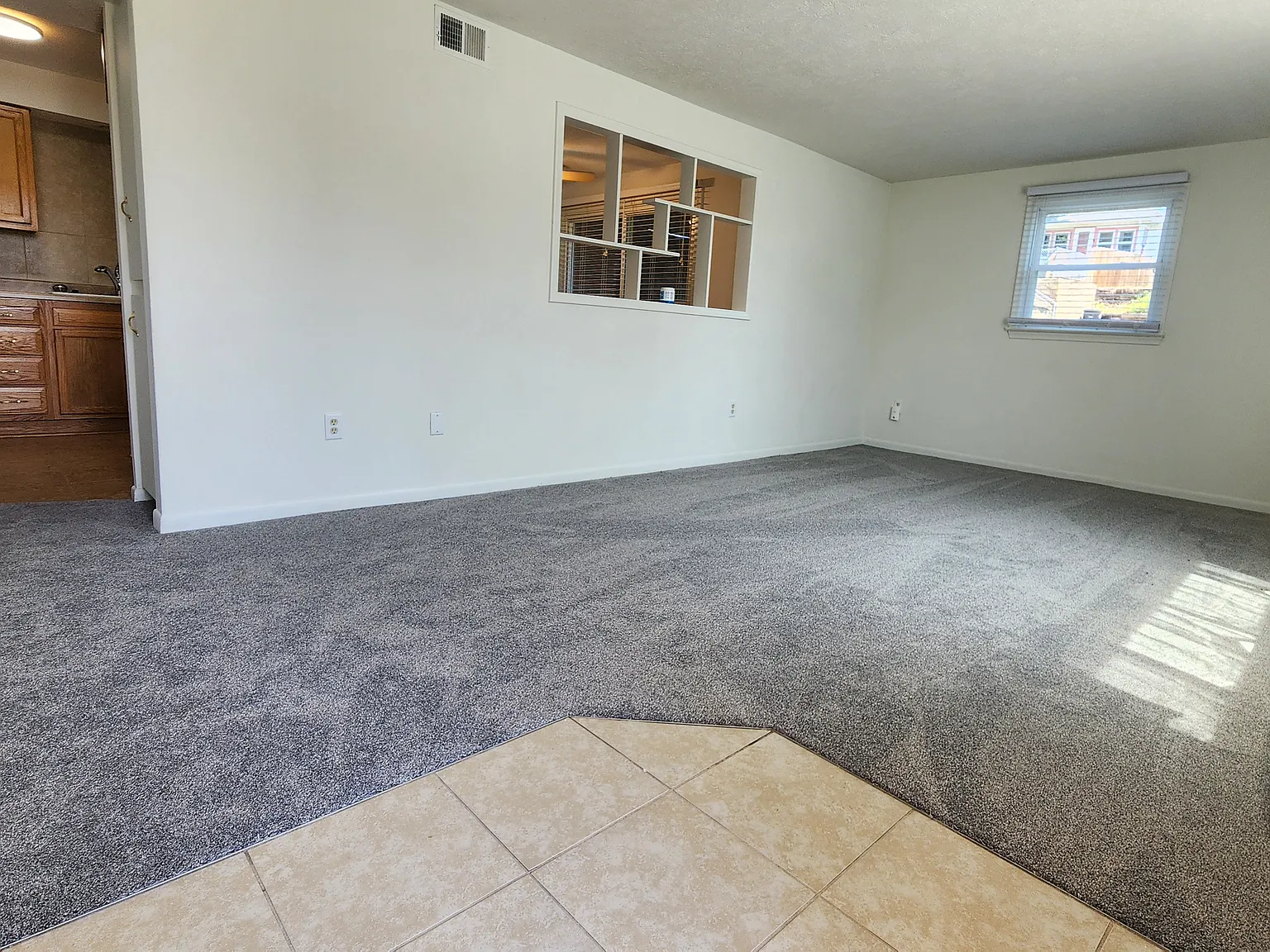 3 bed, 1000 sqft, $1,575 — Photo 2