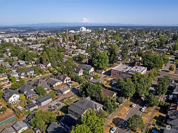 4th image of 929 S Grant Avenue