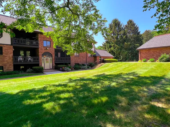 Carriage Hill Apartments, 5186 Everhard Rd NW #5200-12, Canton, OH 44718