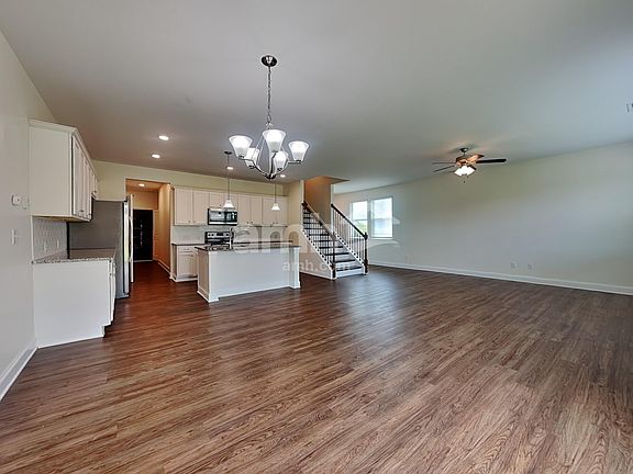 5th image of 4942 Trayton Ave
