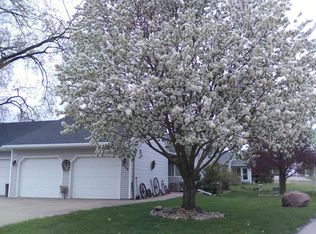 906 15th Ave, Eldora, IA 50627