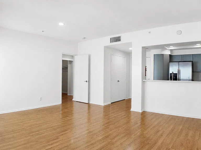 655 Columbia St #313 — Photo 8