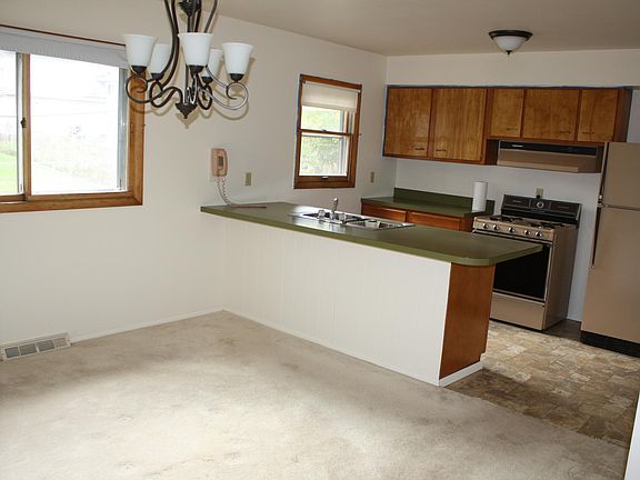 Kitchen (DR now has hardwood floor)