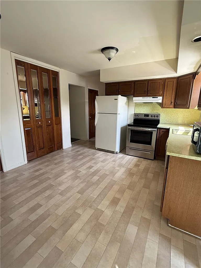 3 bed, 1.5 bath, 1120 sqft, $1,750 — Photo 4