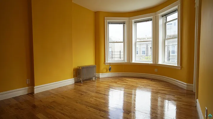 Rented by EXR | media 12