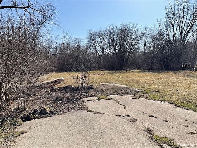 2nd image of 29945 Six Mile Rd