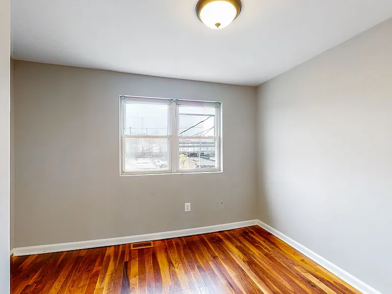 1142 Sargeant St — Photo 14