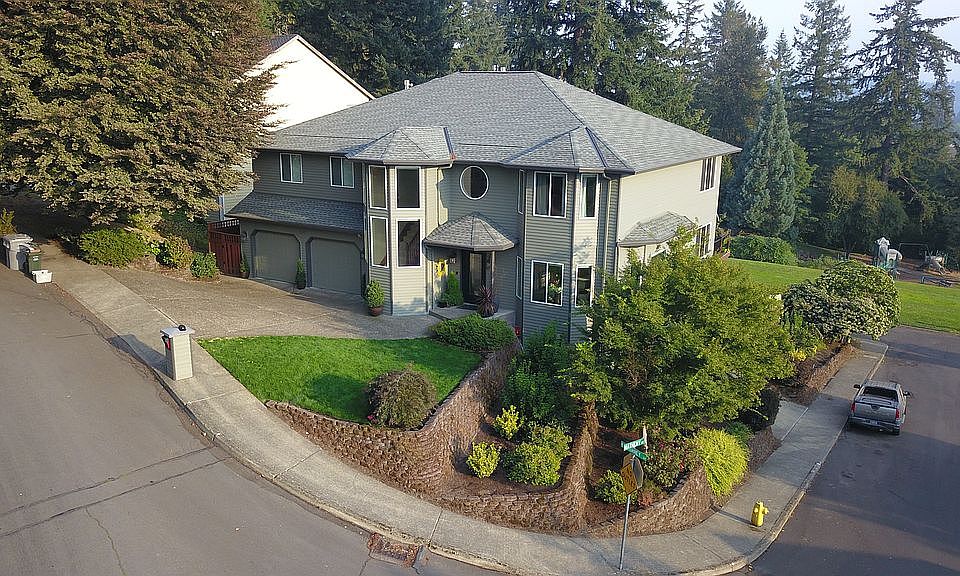 2nd image of 1575 Killarney Dr