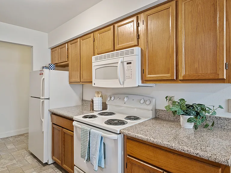 York Creek Apartments — Photo 6