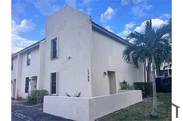 Building Photo - 1700 NW 4th Ave
