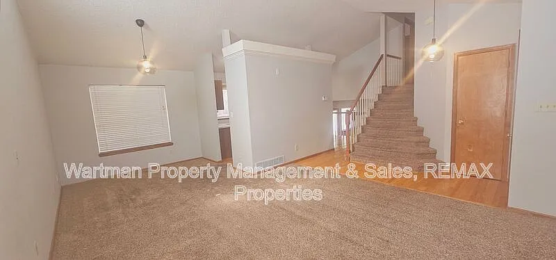 3 bed, 2.5 bath, 2092 sqft, $2,300 — Photo 4