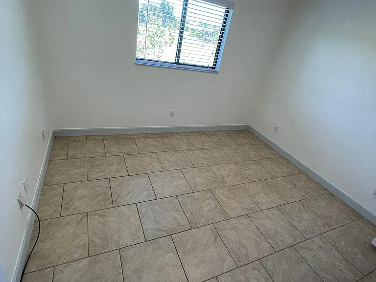 Also in the back, the guest bedroom...