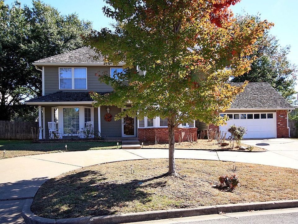 2-story Victorian on cul-de-sac