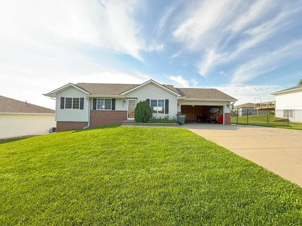 203 Hickory Ridge Ln, Glenwood, IA 51534