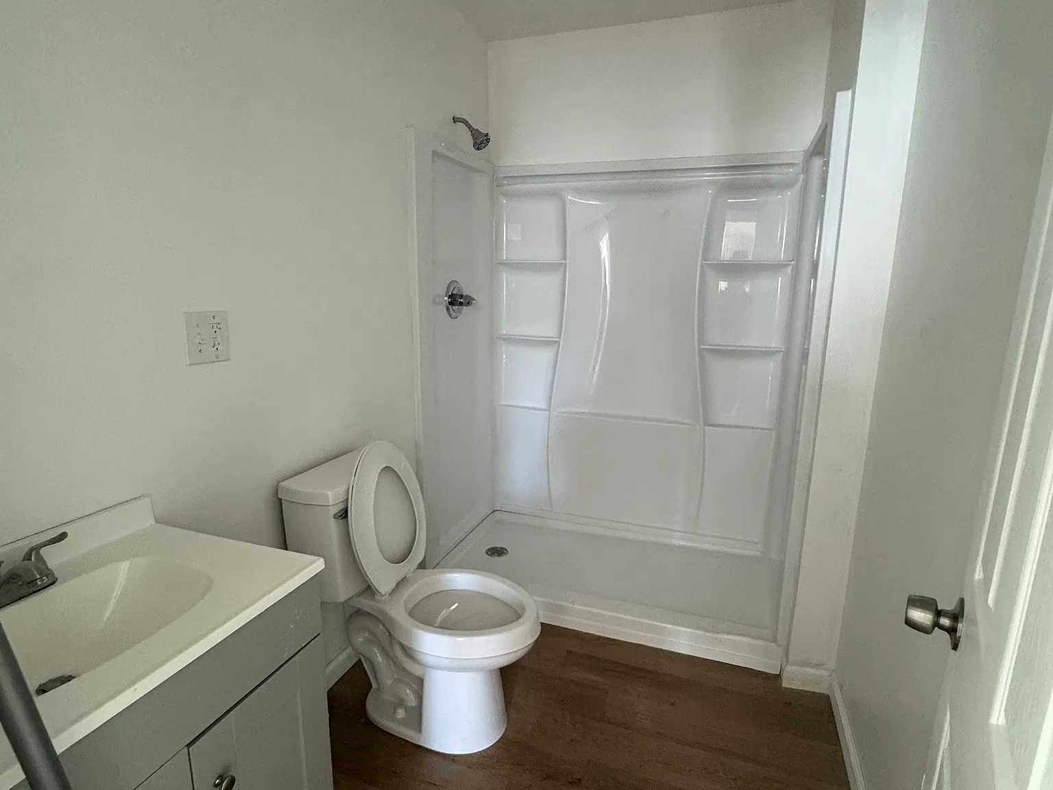 3 bed, 1000 sqft, $2,300 — Photo 2