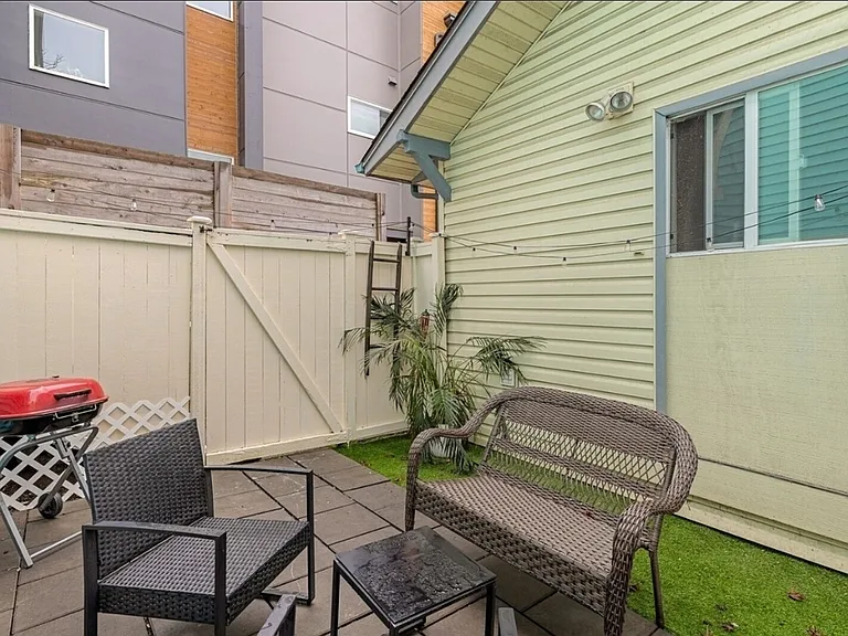 4802B Delridge Way SW — Photo 8
