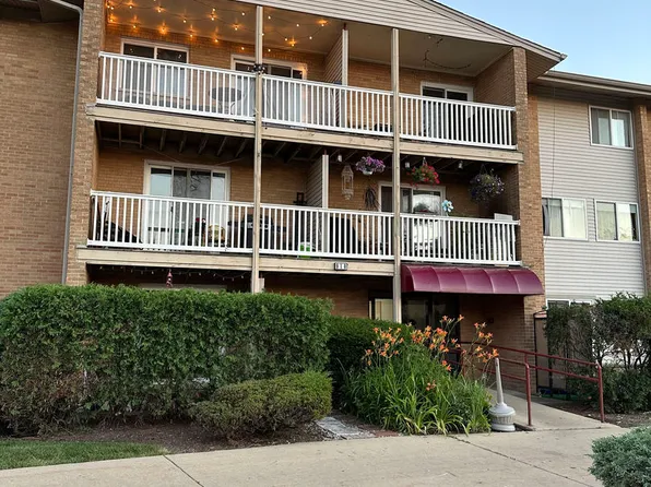 910 Beau Dr Unit 302, Des Plaines, IL 60016