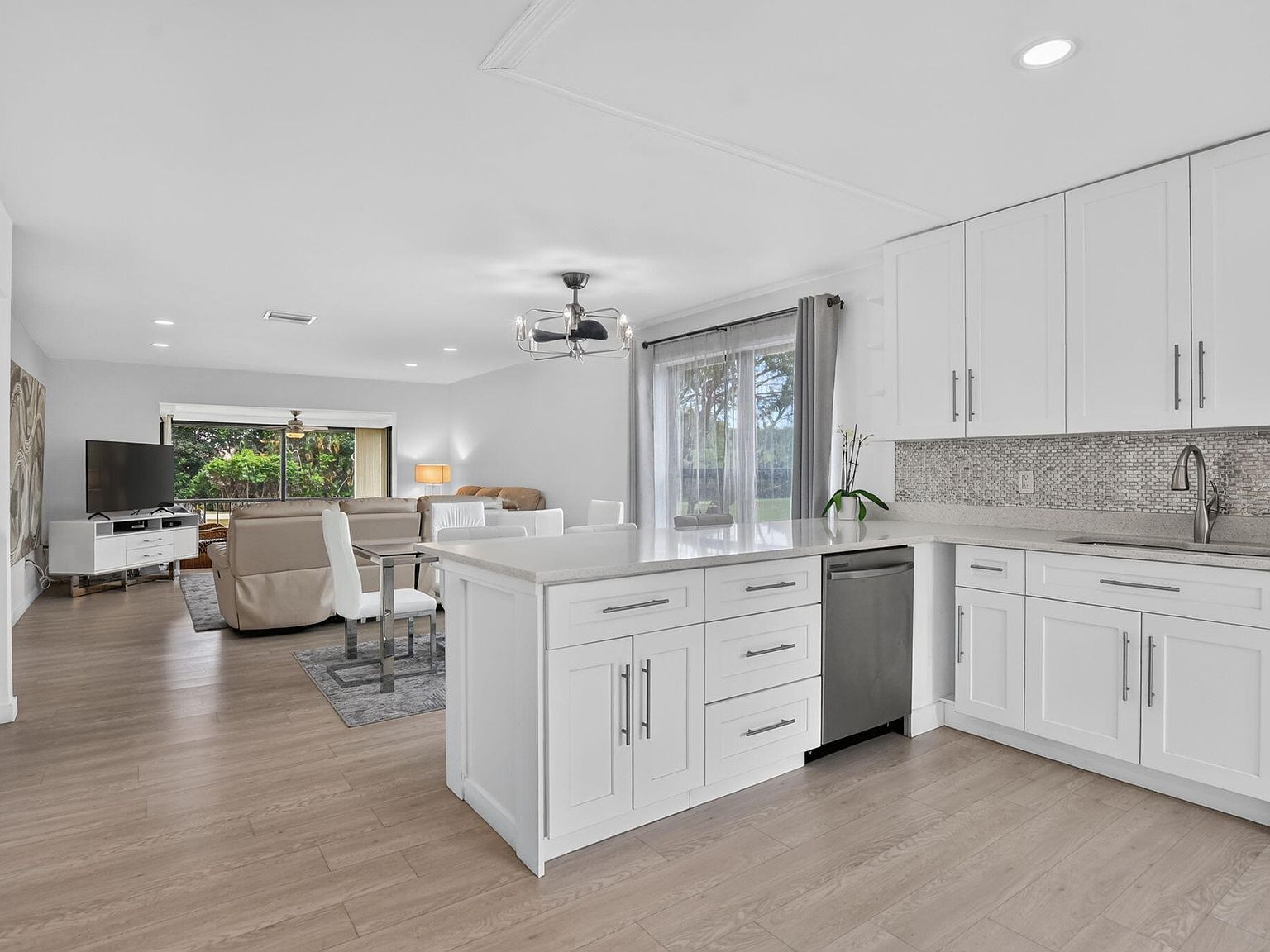 8545 Casa Del Lago #38 H — Boca Lago Country Club