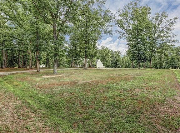 4th image of 3175 Black Creek Dr