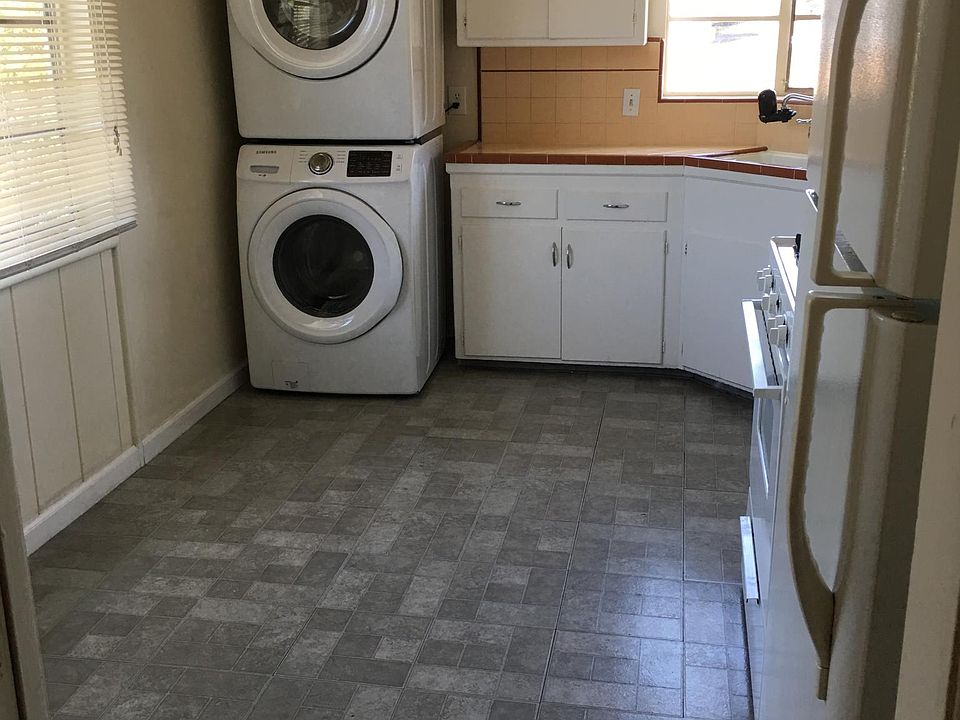 kitchen with new washing machine and dryer