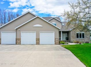 4808 Crystal Creek Dr, Moorhead, MN 56560