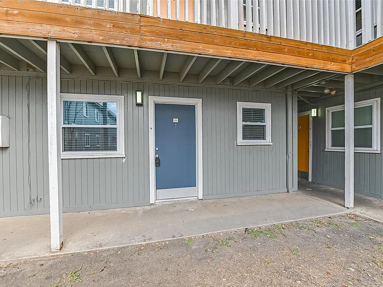 2401 Manor Rd #131 — Photo 3