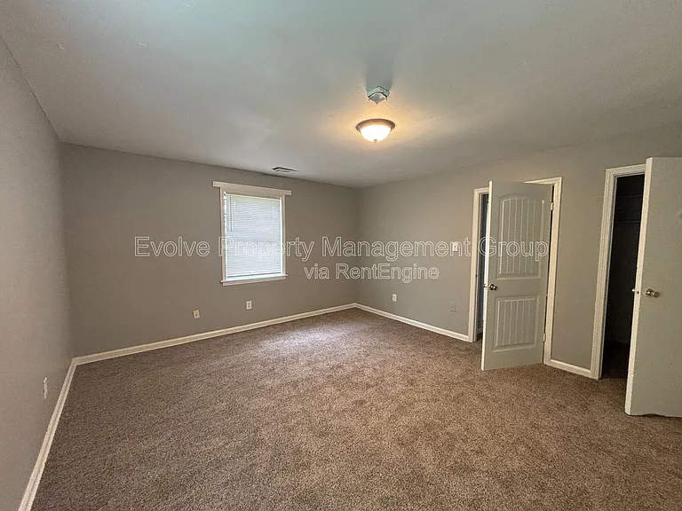 4268 Glenbrook St — Photo 17