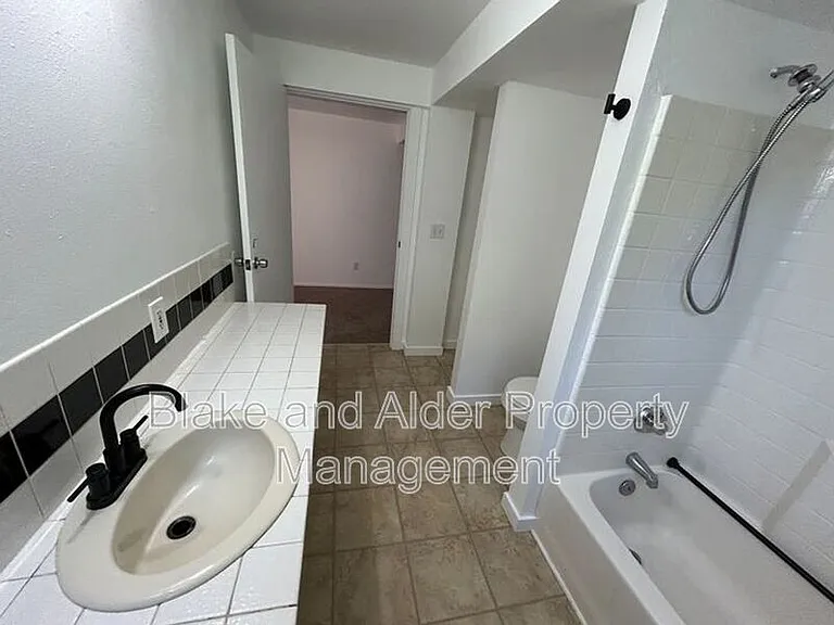 198 NE 157th Ave — Photo 28