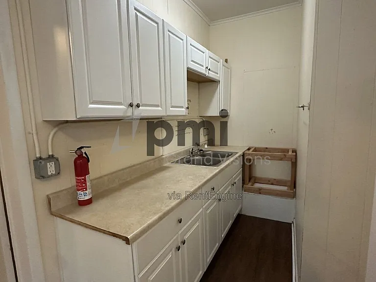 601 1/2 Monroe Ave #14 — Photo 8