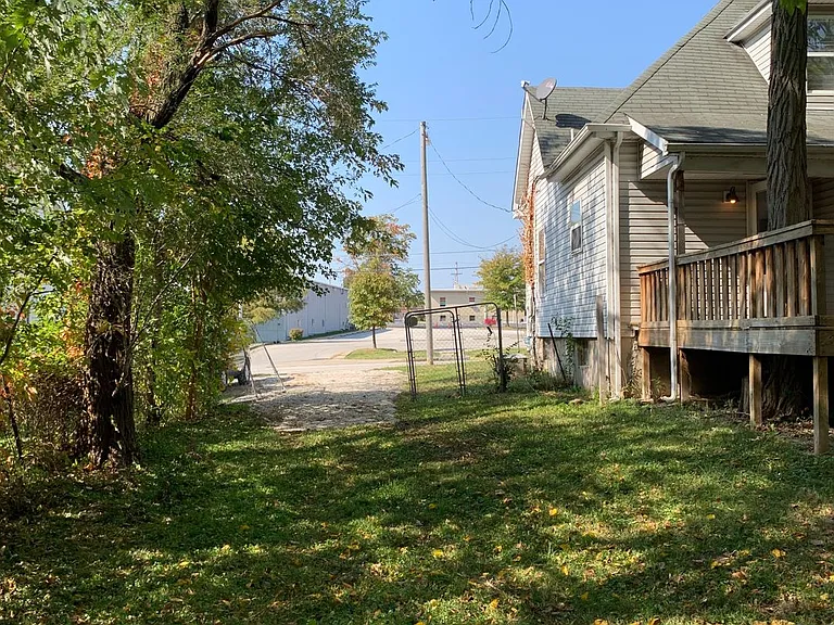 1104 Coats St — Photo 6