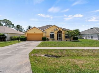 1520 Honor Ct, Lehigh Acres, FL 33971