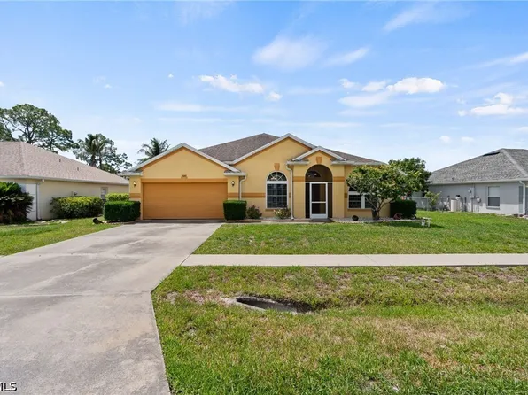 1520 Honor Ct, Lehigh Acres, FL 33971